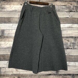 Sweaty Betty London Wide Leg Capri's. Size M Gray